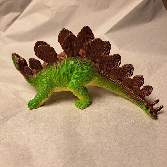 STEGOSAURUS DINOSAUR TOY 2012 REALISTIC 8" PLASTIC GREEN WITH BROWN PLATES HTF - Picture 2 of 6
